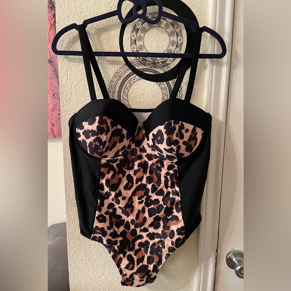Plus Size Womens animal print swim suit (one piece) size 2X